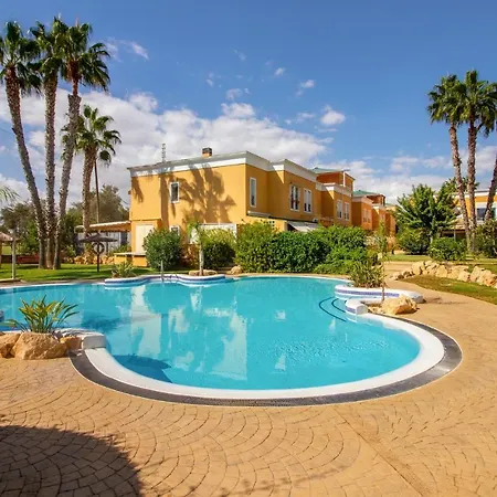Hébergement de vacances Stunning In Alicante With 5 Bedrooms And Outdoor Swimming Pool *