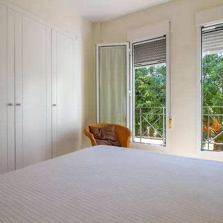 Stunning In Alicante With 5 Bedrooms And Outdoor Swimming Pool Hébergement de vacances Santa Faz