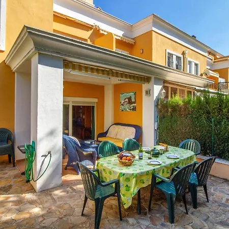 Stunning In Alicante With 5 Bedrooms And Outdoor Swimming Pool *