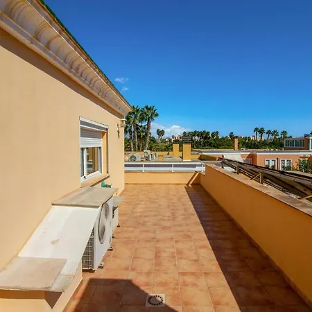 Stunning In Alicante With 5 Bedrooms And Outdoor Swimming Pool Holiday home *